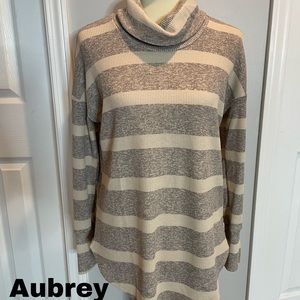 LuLaRoe Aubrey long sleeve top